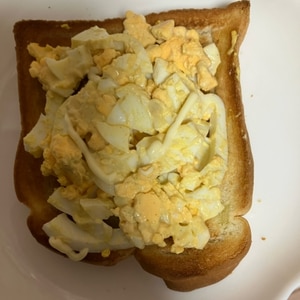 ゆで卵とマヨネーズの簡単トースト
